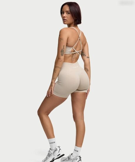 Hannaahcarolina model adult image