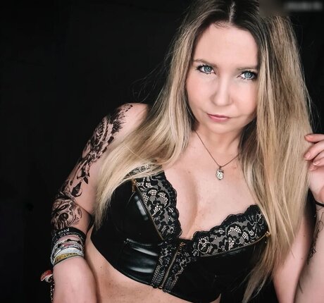 Nicole Miss opel pornstar perfect img