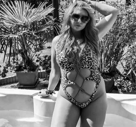 Nicole Miss opel naked model pictures