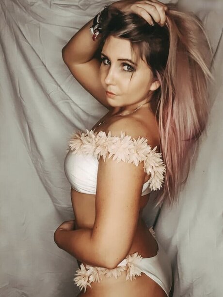 Nicole Miss opel nude model pic