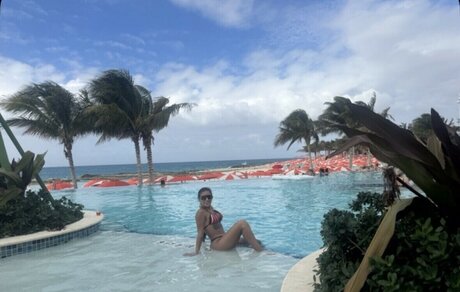 Breezy Foxx model sexy pics