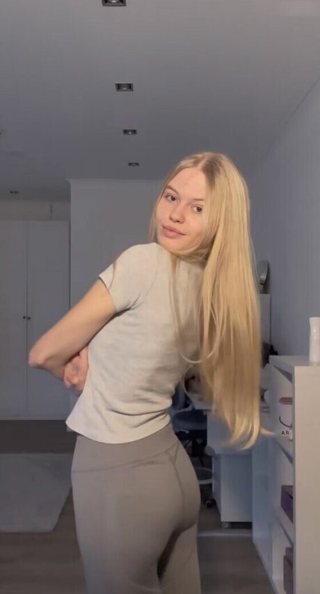 juliii fnk art star gallery