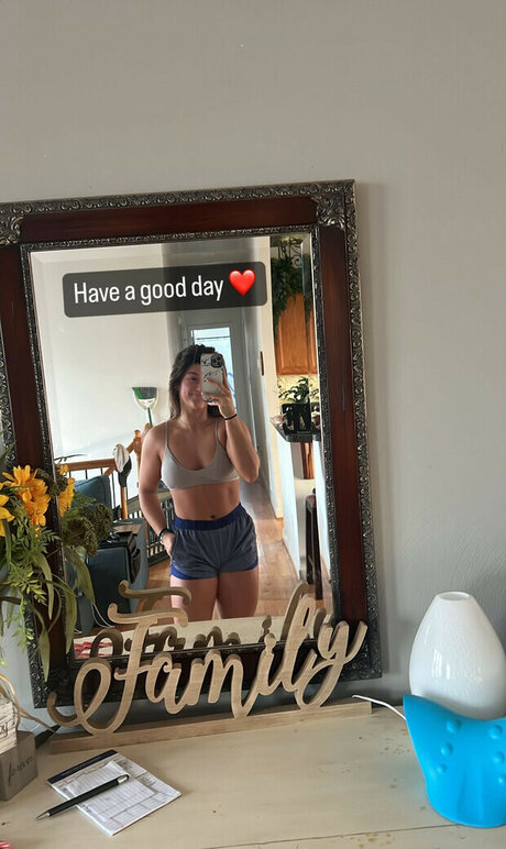 Short Mcnugget exclusive actress photos