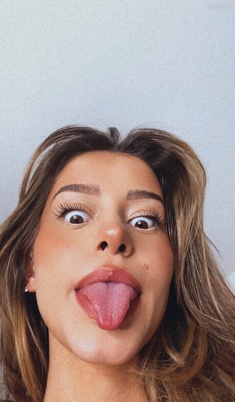 L a Elui pretty model picture