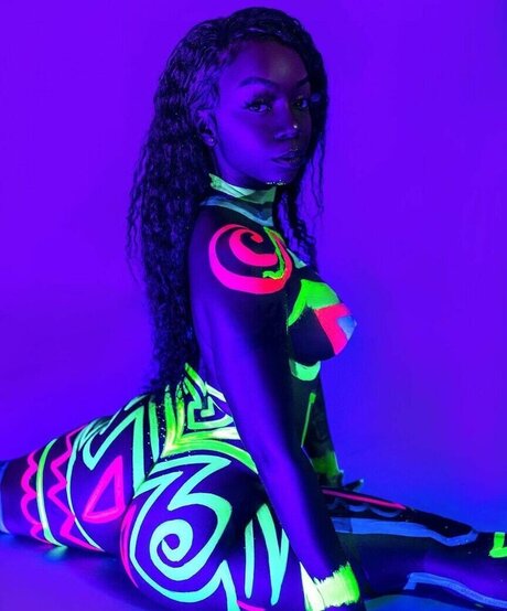 bighomietyni best actress photos