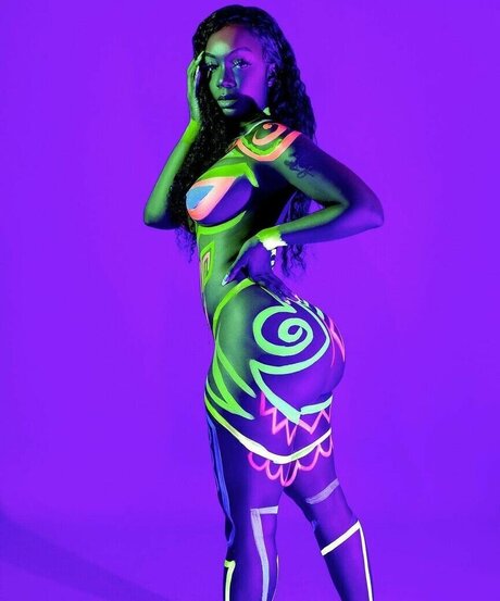 bighomietyni model free picture