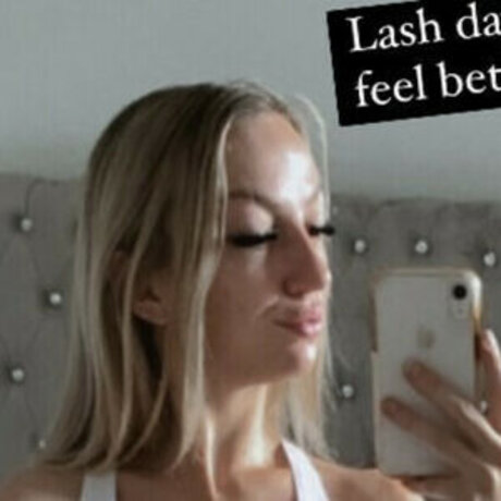 Lily Eve nude model pic