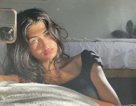 Meeya Dugied model adult picture