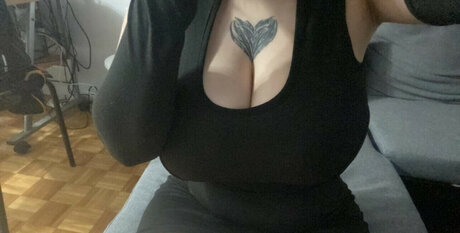 bl00dyh4nd pretty pornstar pics