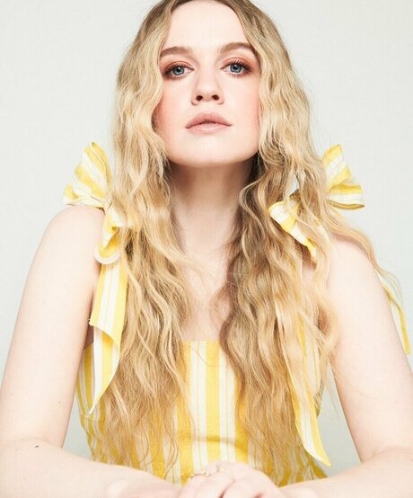 Roan Curtis pornstar adult galleries