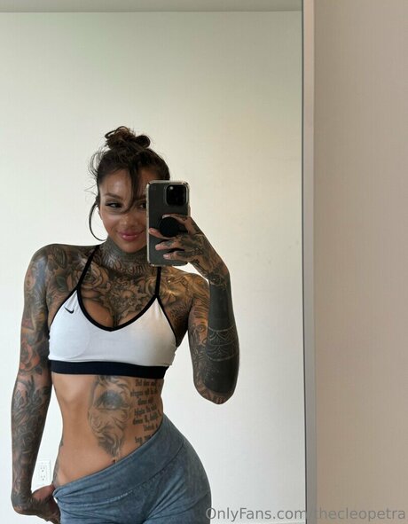 Cleo Petra star hot image