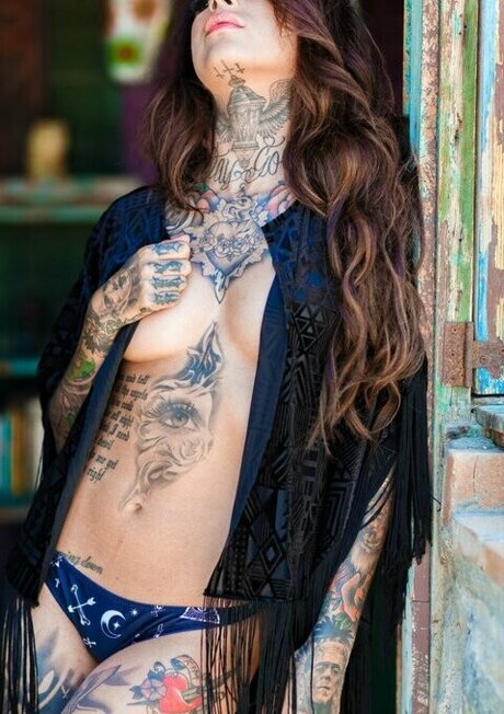 Cleo Petra hd model photo