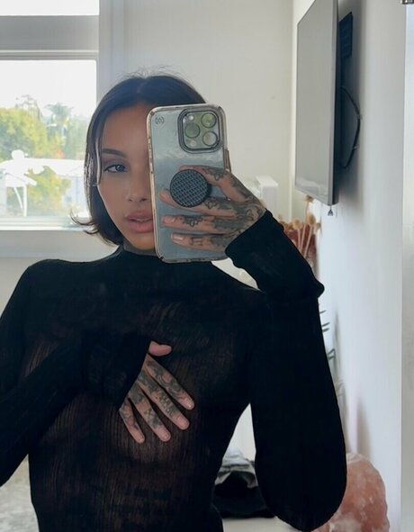 Cleo Petra sexy actress img