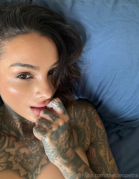 Cleo Petra hd actress photos