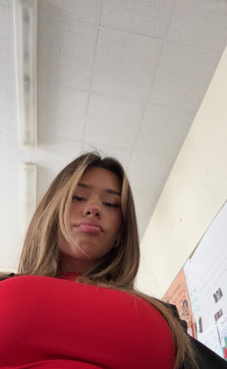 Almira Azemi model free pictures