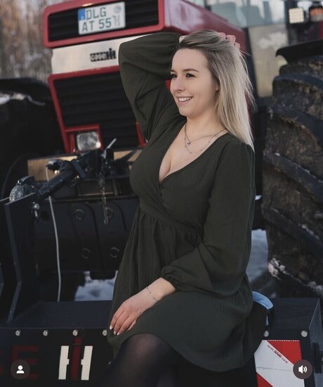 Alinas Landleben sexy star picture