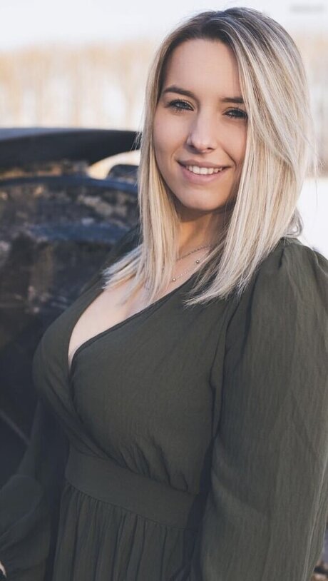 Alinas Landleben pornstar naked images