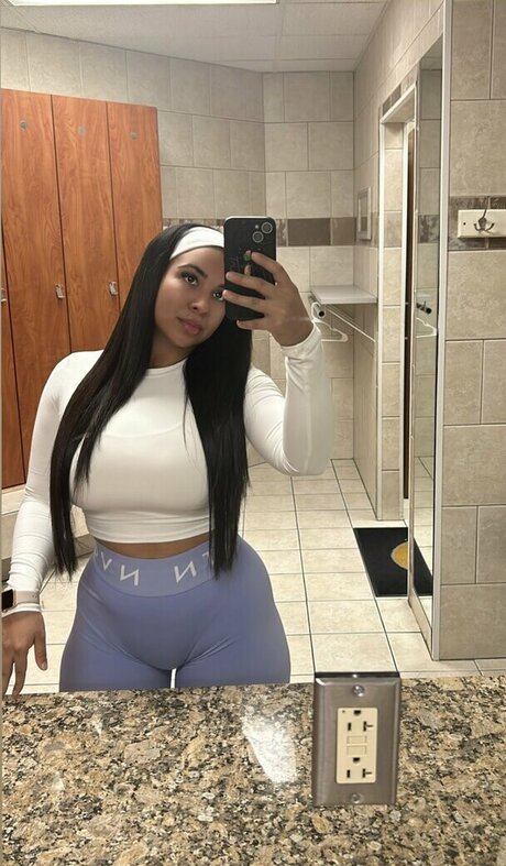 MsBeatDaEgg model exclusive pic