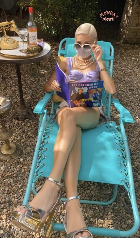 Nina Nesbitt model free picture