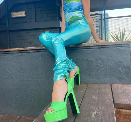 Nina Nesbitt perfect star picture