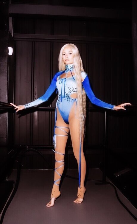 Nina Nesbitt exclusive model picture