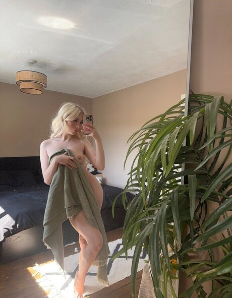 Charlotte 99 hot model photo