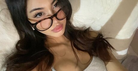 xeiyza model pretty photo