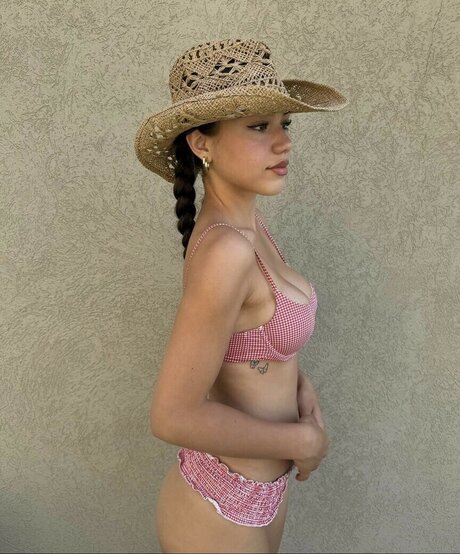 Megmuise star nude photo