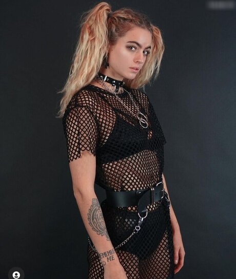 Nadine Bergmann model art pictures