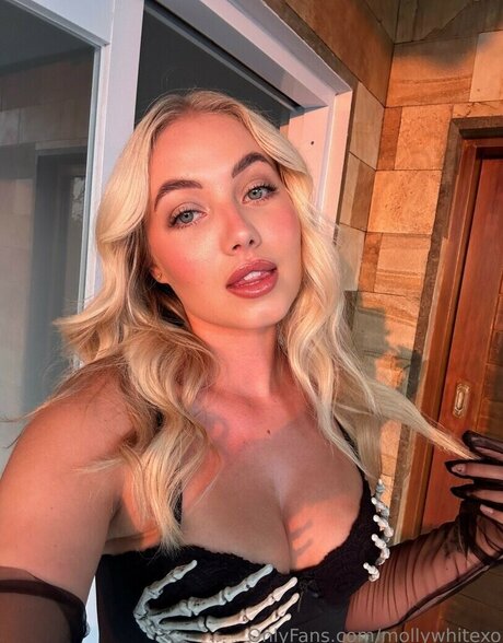 MollyWhiteXO perfect pornstar galleries