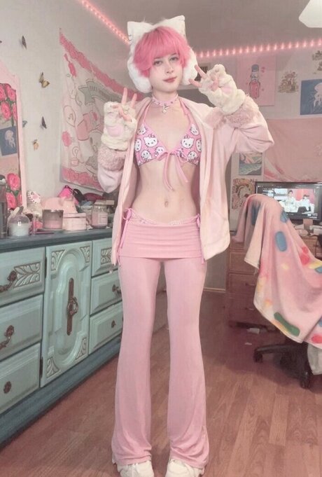 Strawbabyboy model exclusive pic