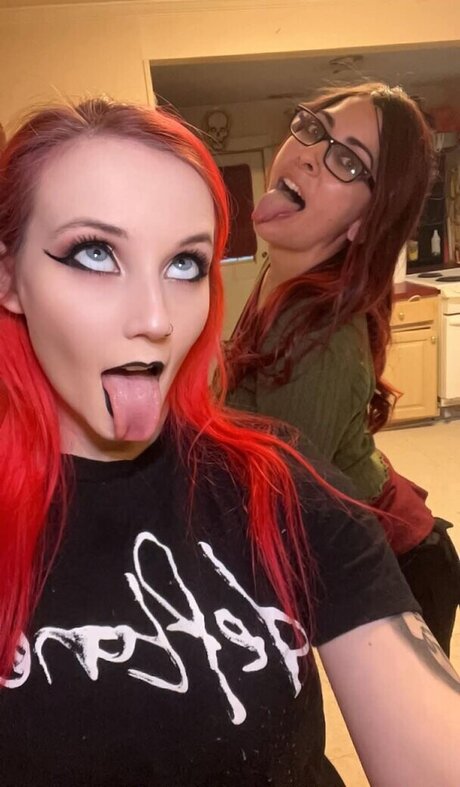 Carrie Cannie model pornographic images