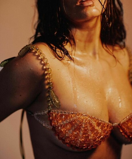 Amanda De Godoi pornstar naked img