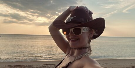 candygrettel naked star images