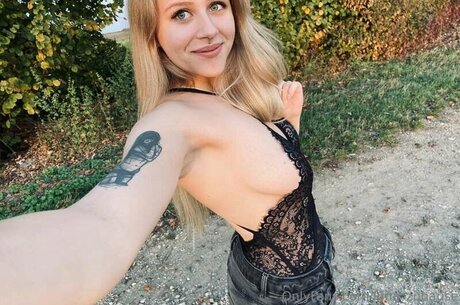 Luna Zuhause nudes star archive