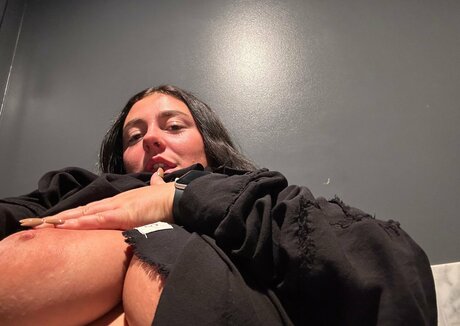 badgal pheephee star sexy pics