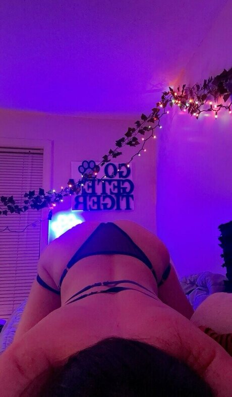 Bbcvixen_ pretty model photo