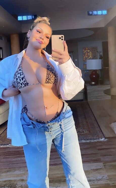 Shirin David hd pornstar image