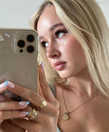 Lili Hamann star hd img