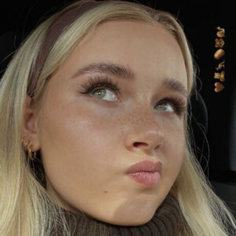 Lili Hamann exclusive star archive