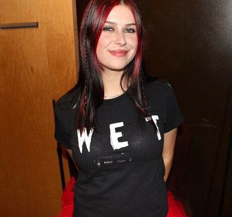 Carly McLellan star art archive