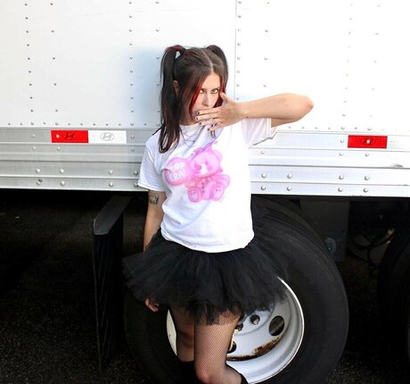 Carly McLellan hot actress image