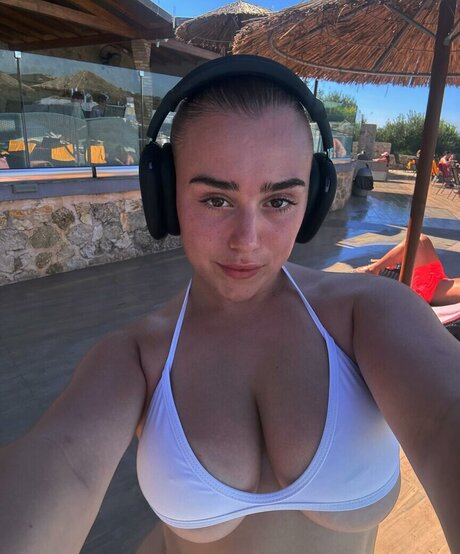 Lashayabraden art model gallery