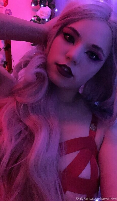 Kawaiikiwicosplay model adult images