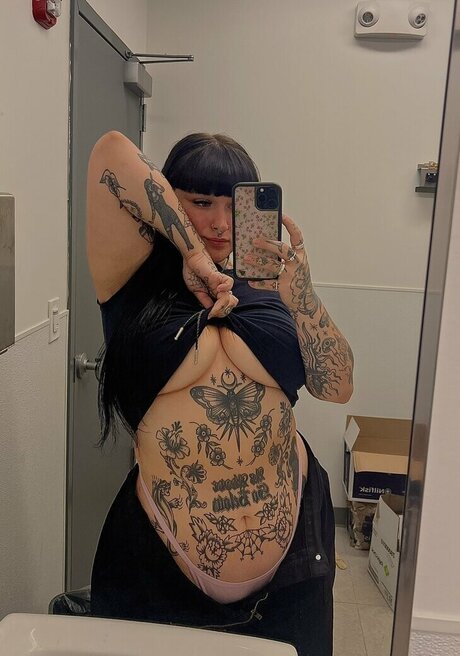 Venicecemetery erotic actress image