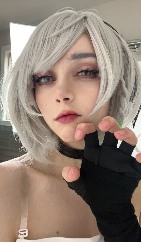 Duckie Cos sexy model pics