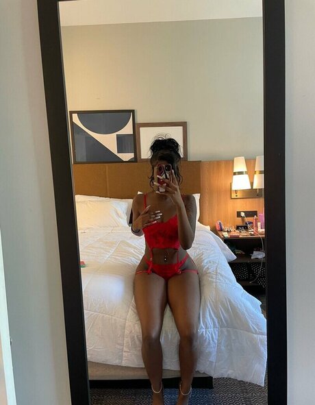 lauryntierre model hot pic