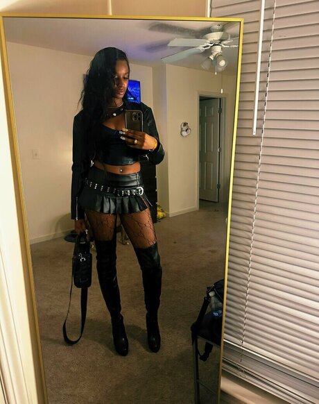 lauryntierre pornstar naked images