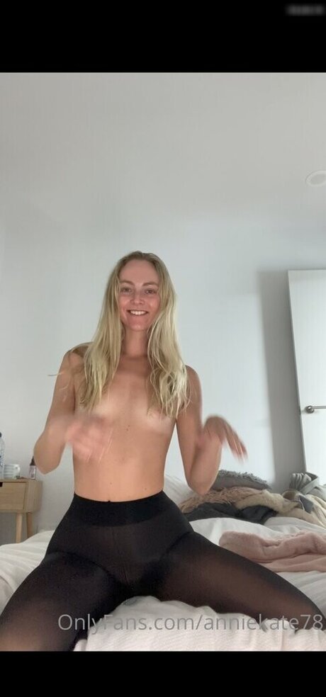 Annie Knight pornstar exclusive pic