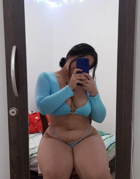 Elizabeth Nazariego star top picture